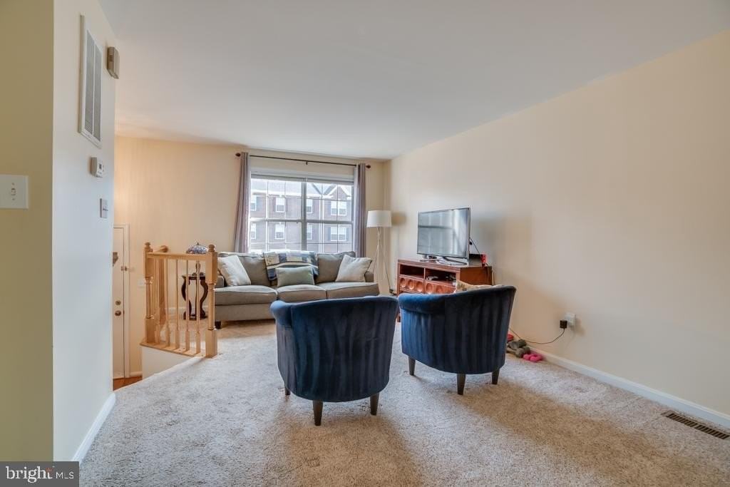 206 Dundee Pl - Photo 5 of 25