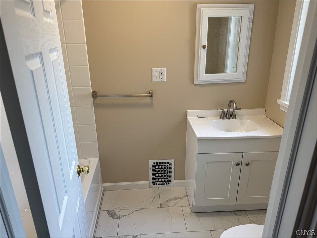 24 W Oneida St - Photo 7 of 15