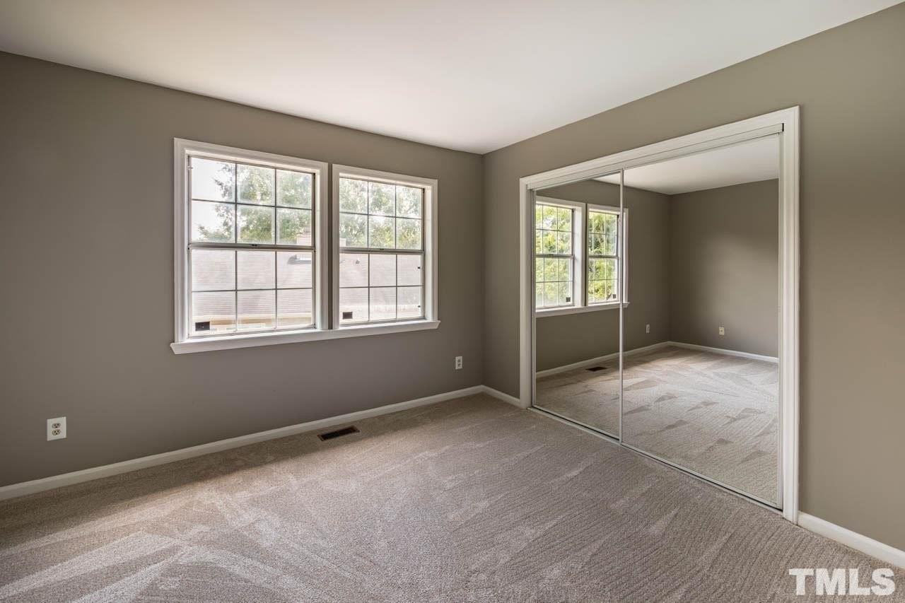 135 Coleridge Ct - Photo 6 of 12