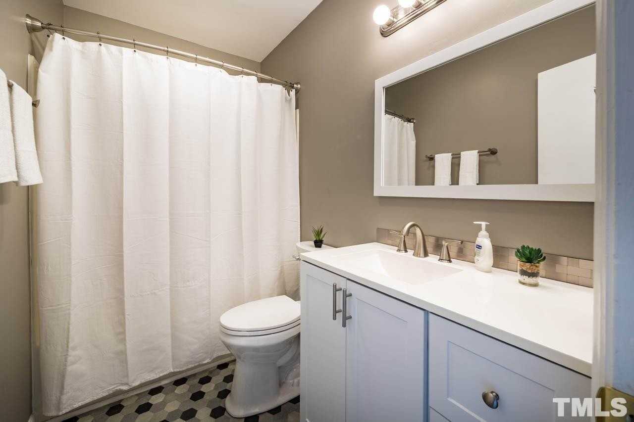 135 Coleridge Ct - Photo 7 of 12