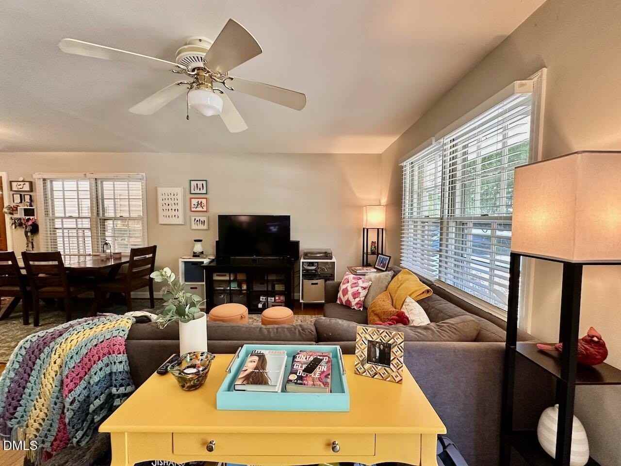2813 Barmettler St - Photo 4 of 22