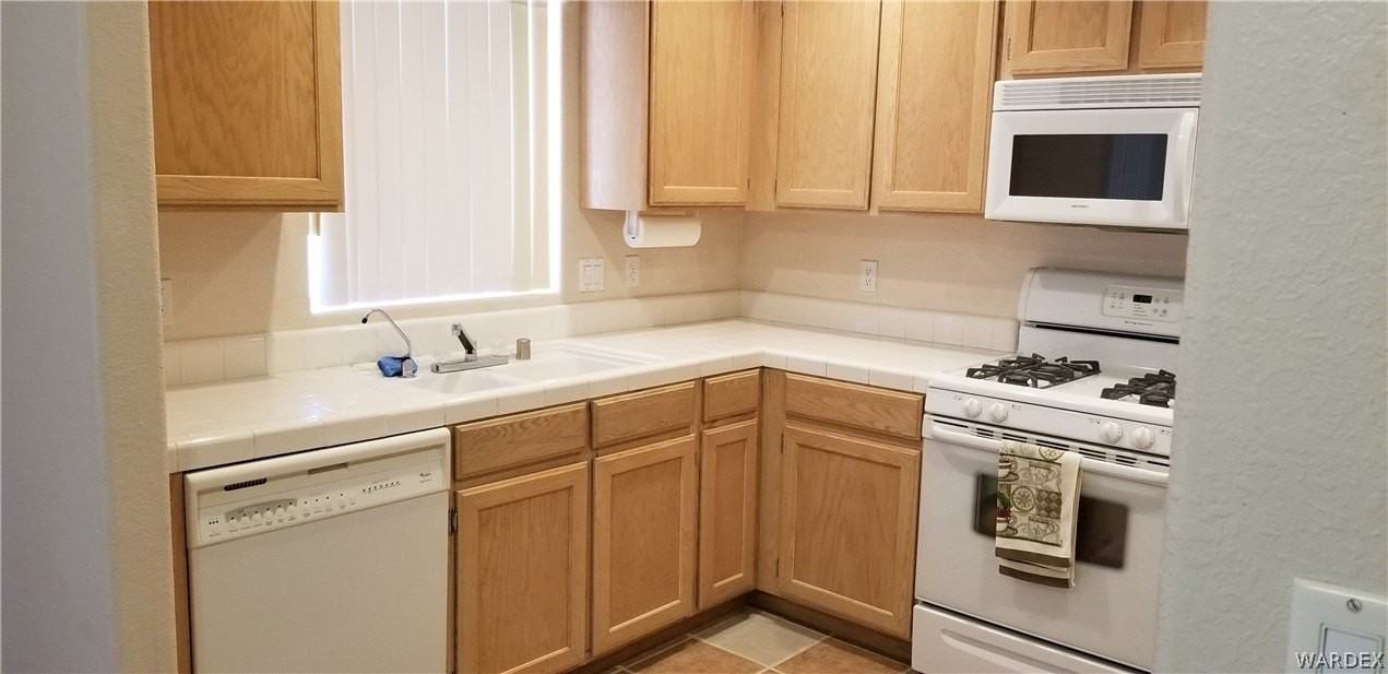 4492 S Caitlan Ave - Photo 5 of 13