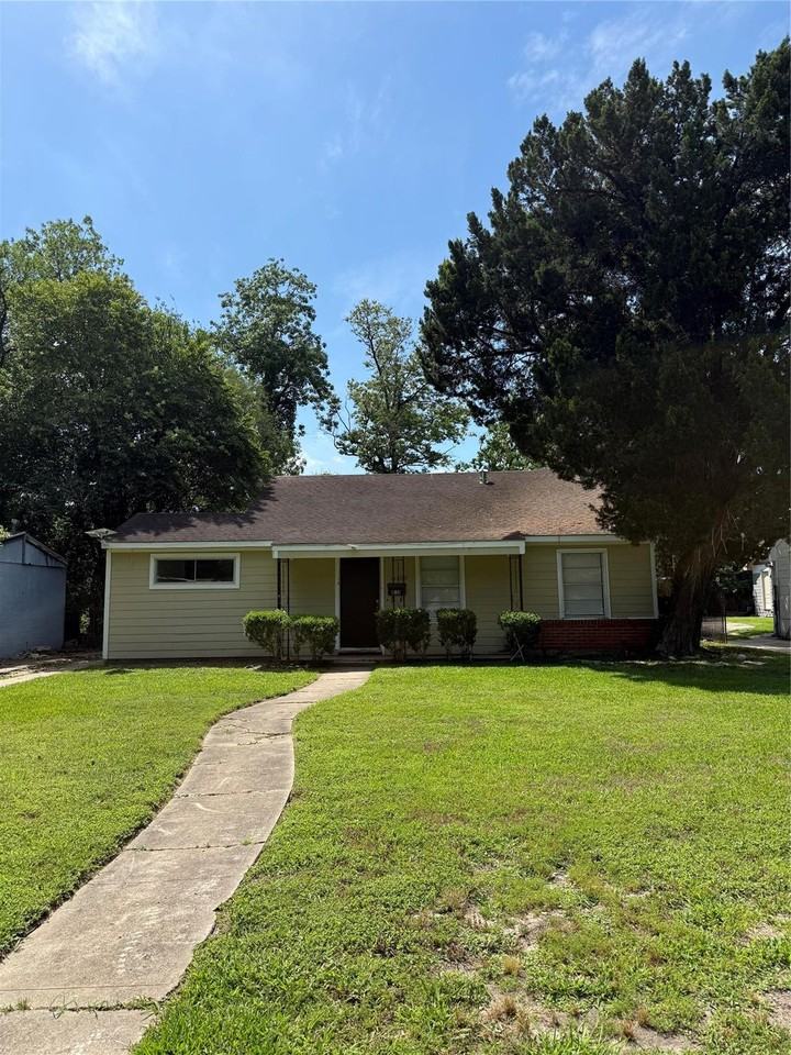 8108 Wier Dr - Photo 2 of 19