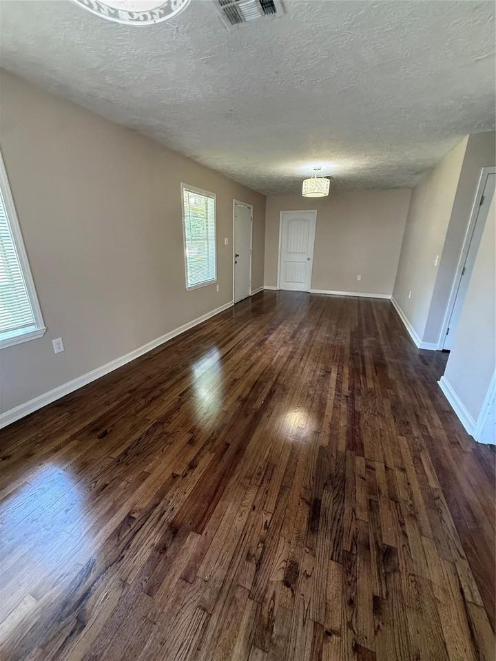 8108 Wier Dr - Photo 6 of 19