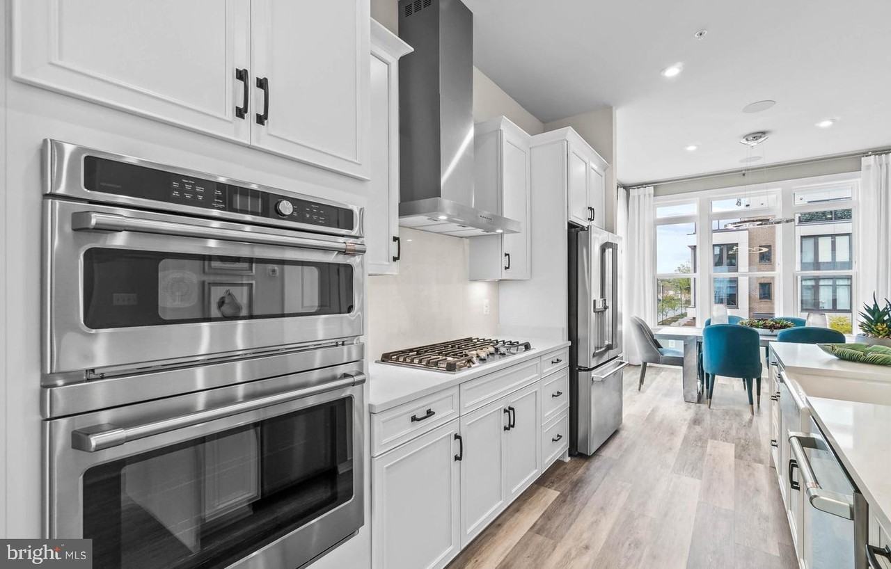 16360 Columbus Ave - Photo 3 of 20