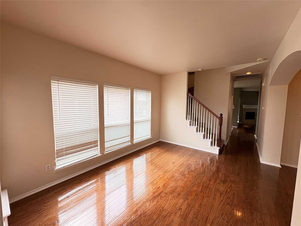 106 Constitution Dr - Photo 3 of 24