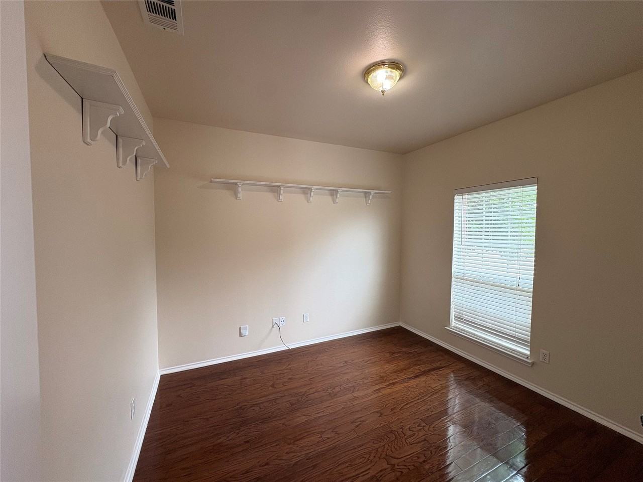 106 Constitution Dr - Photo 5 of 24