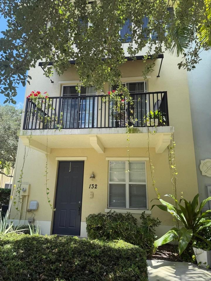 132 Greenwich Cir - Photo 2 of 27