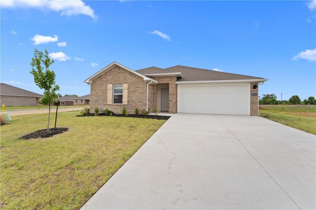 3101 Amarillo Way - Photo 3 of 33