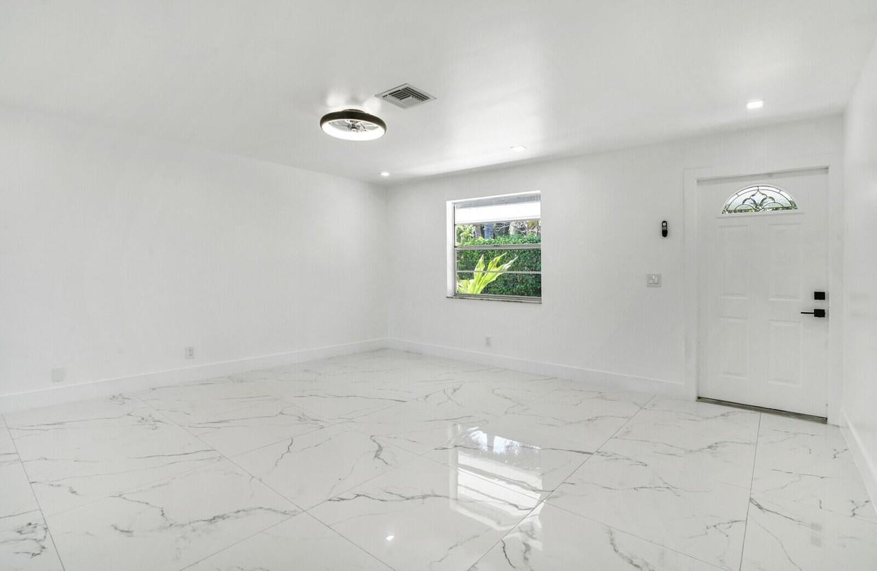 4098 Linda Ln - Photo 4 of 18