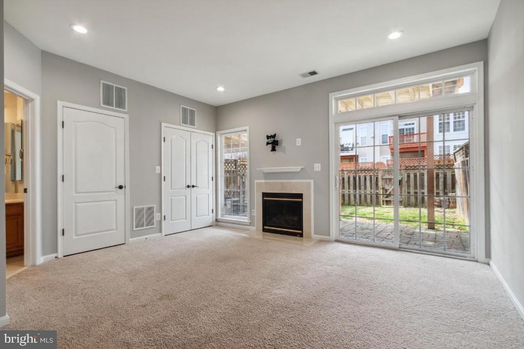 21931 Halburton Ter - Photo 3 of 30