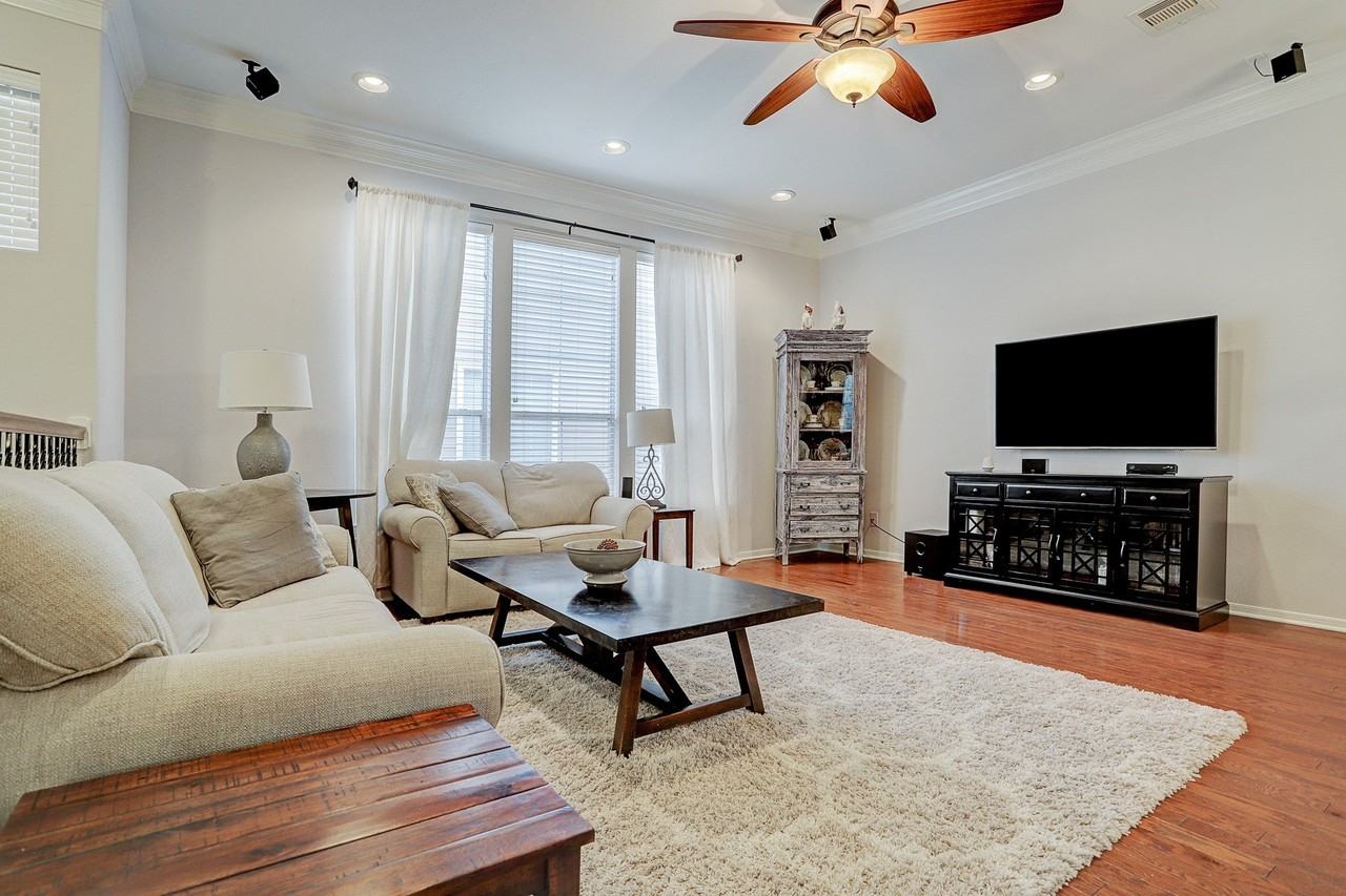 5806 Kansas St - Photo 3 of 26