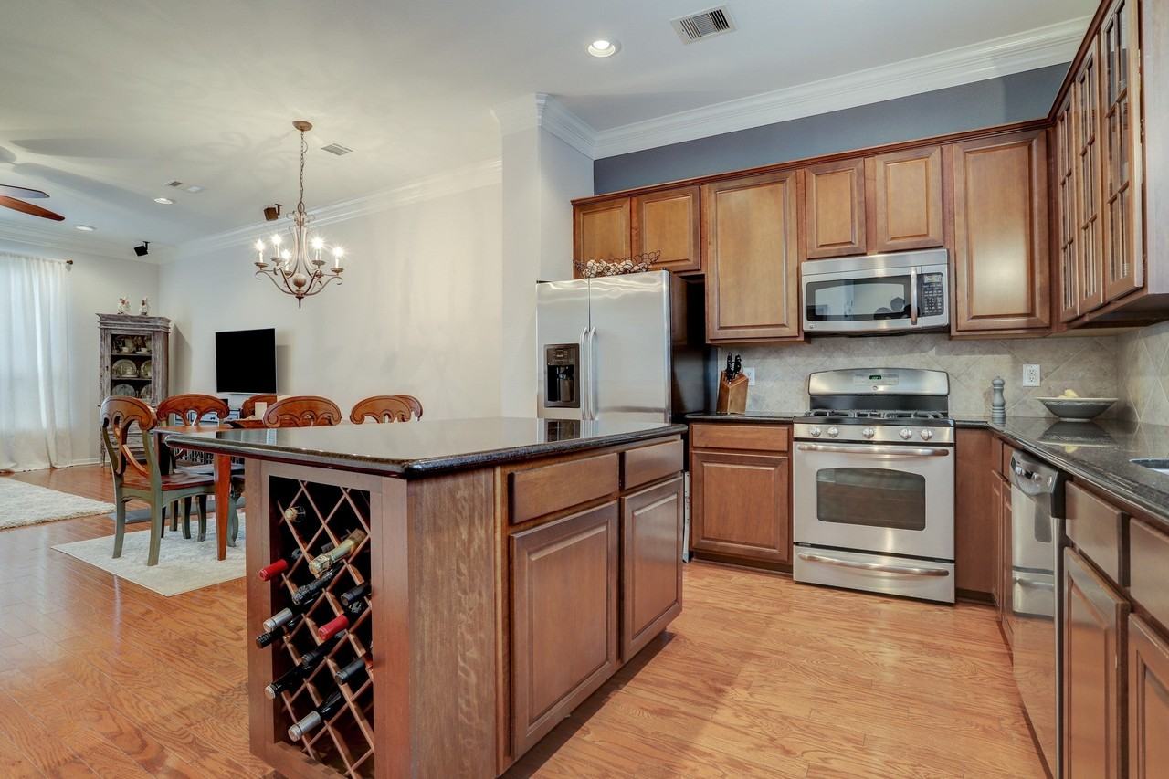 5806 Kansas St - Photo 7 of 26