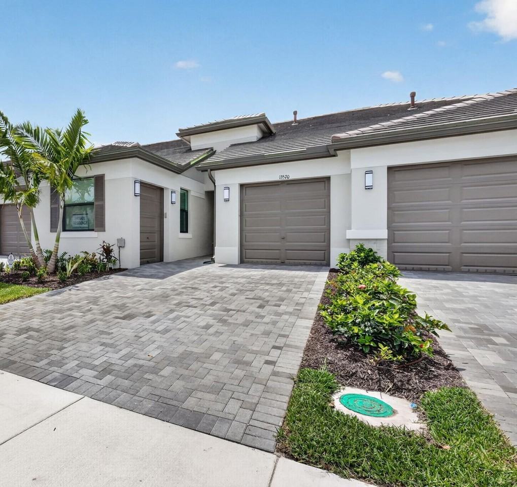 13570 Sw Starkissed Ln - Photo 2 of 50