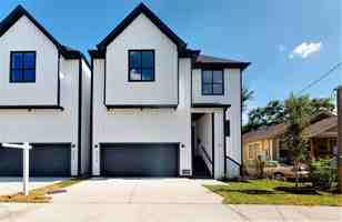 featured image of 806 E 39th St