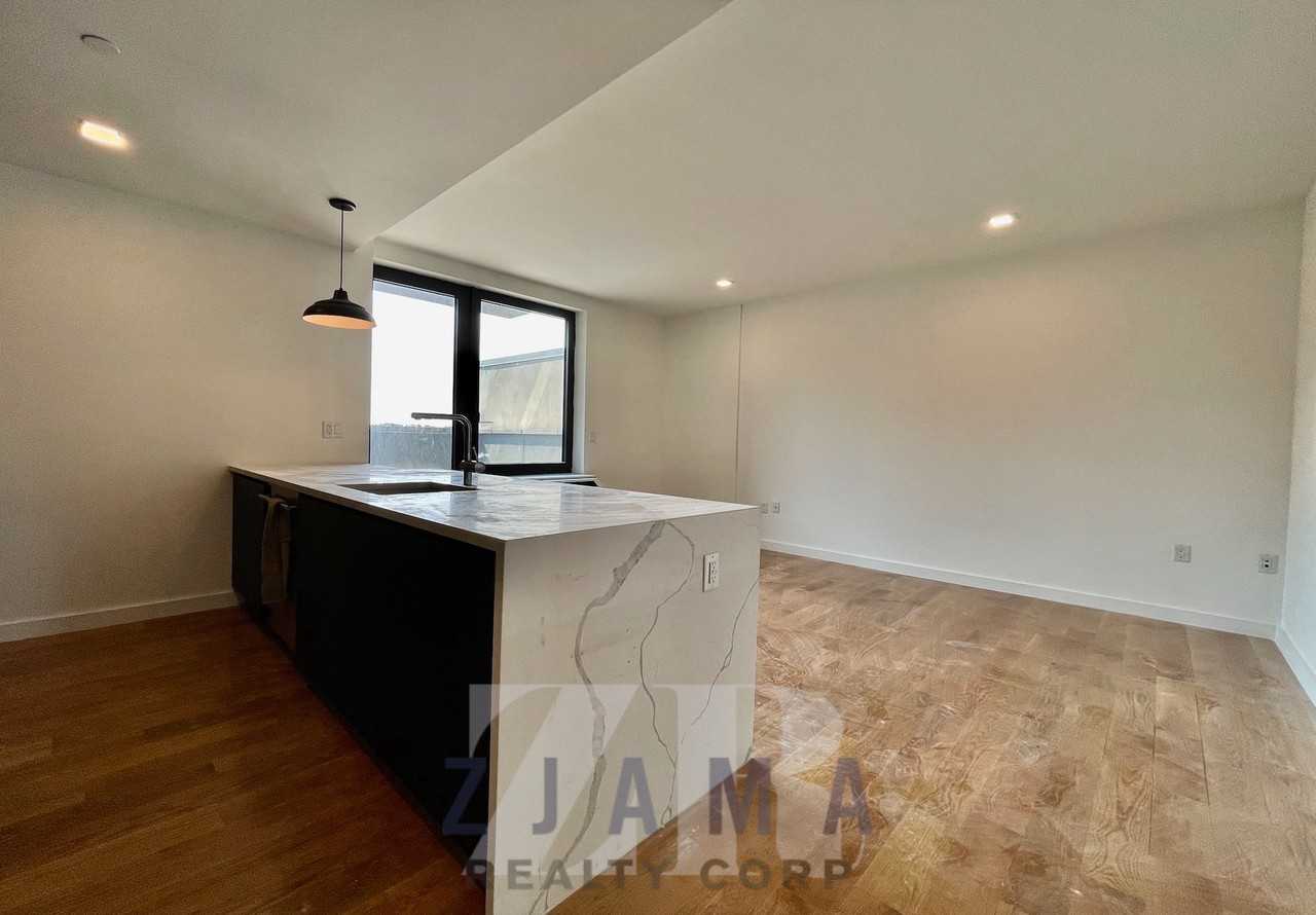 E 19th St #7C - Photo 4 of 20