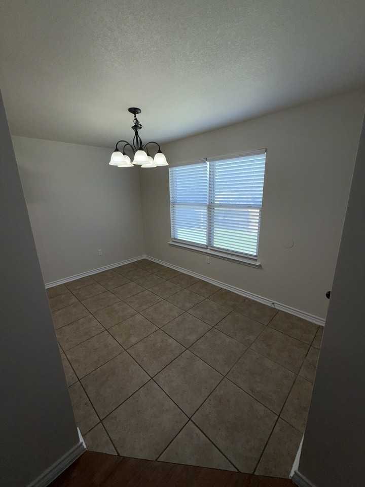1022 Canyon Ridge Drive - Photo 7 of 27