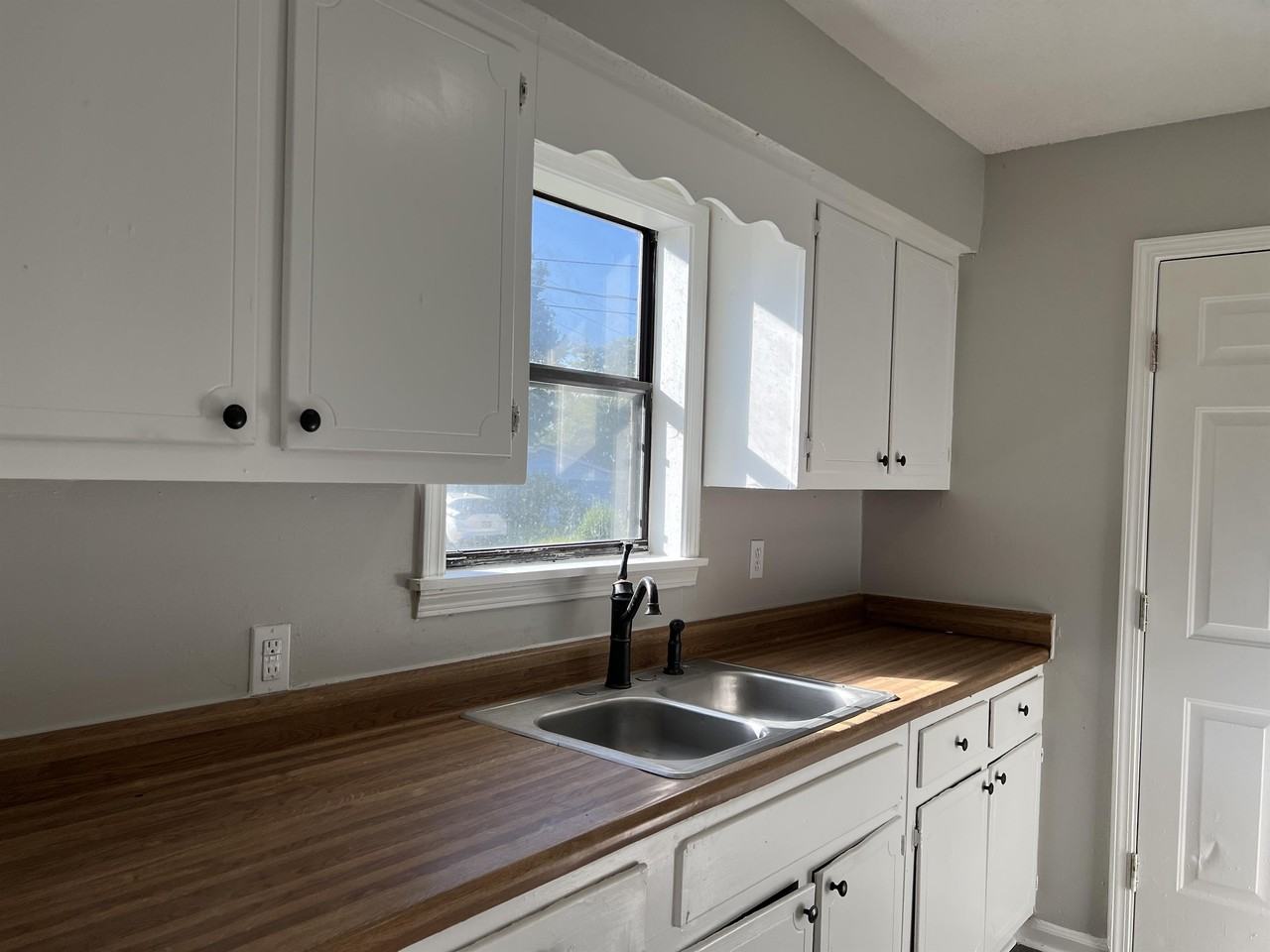 418 Hall Aly #A - Photo 4 of 12