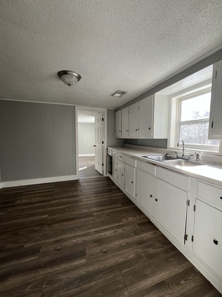 227 W Woodlawn Ave #1 - Photo 3 of 12