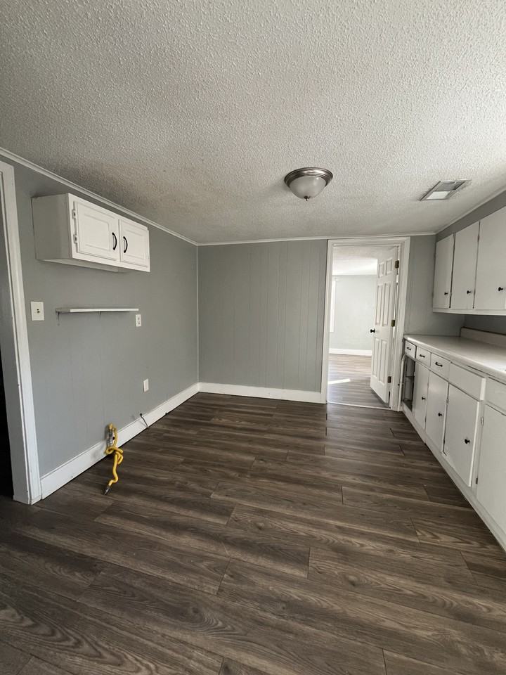 227 W Woodlawn Ave #1 - Photo 4 of 12