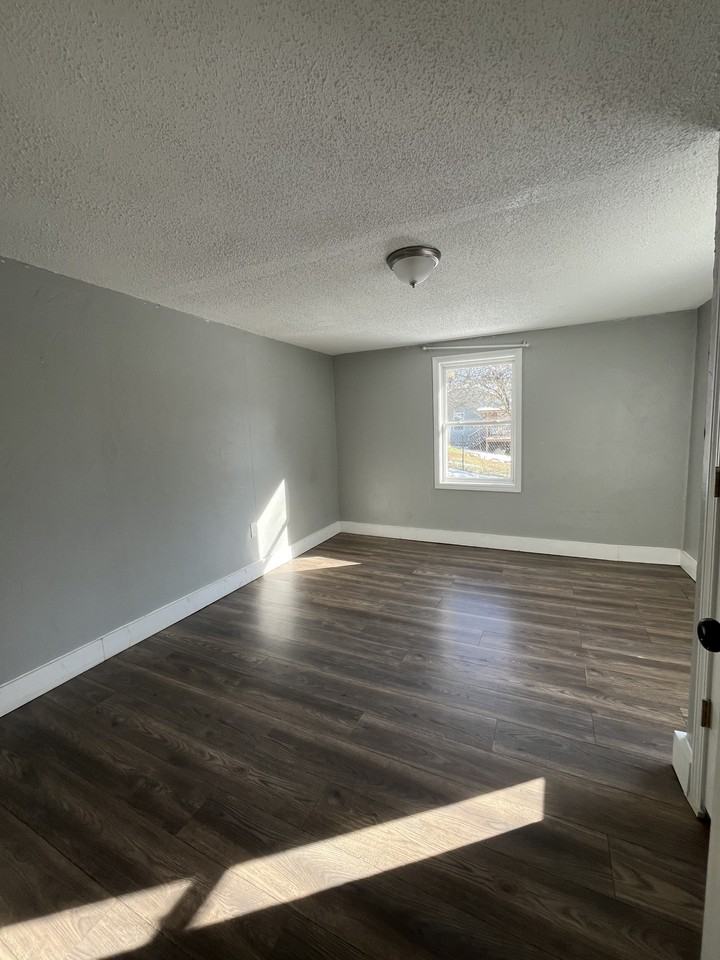 227 W Woodlawn Ave #1 - Photo 5 of 12