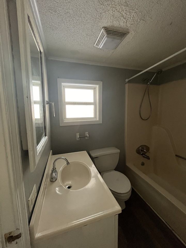 227 W Woodlawn Ave #1 - Photo 6 of 12