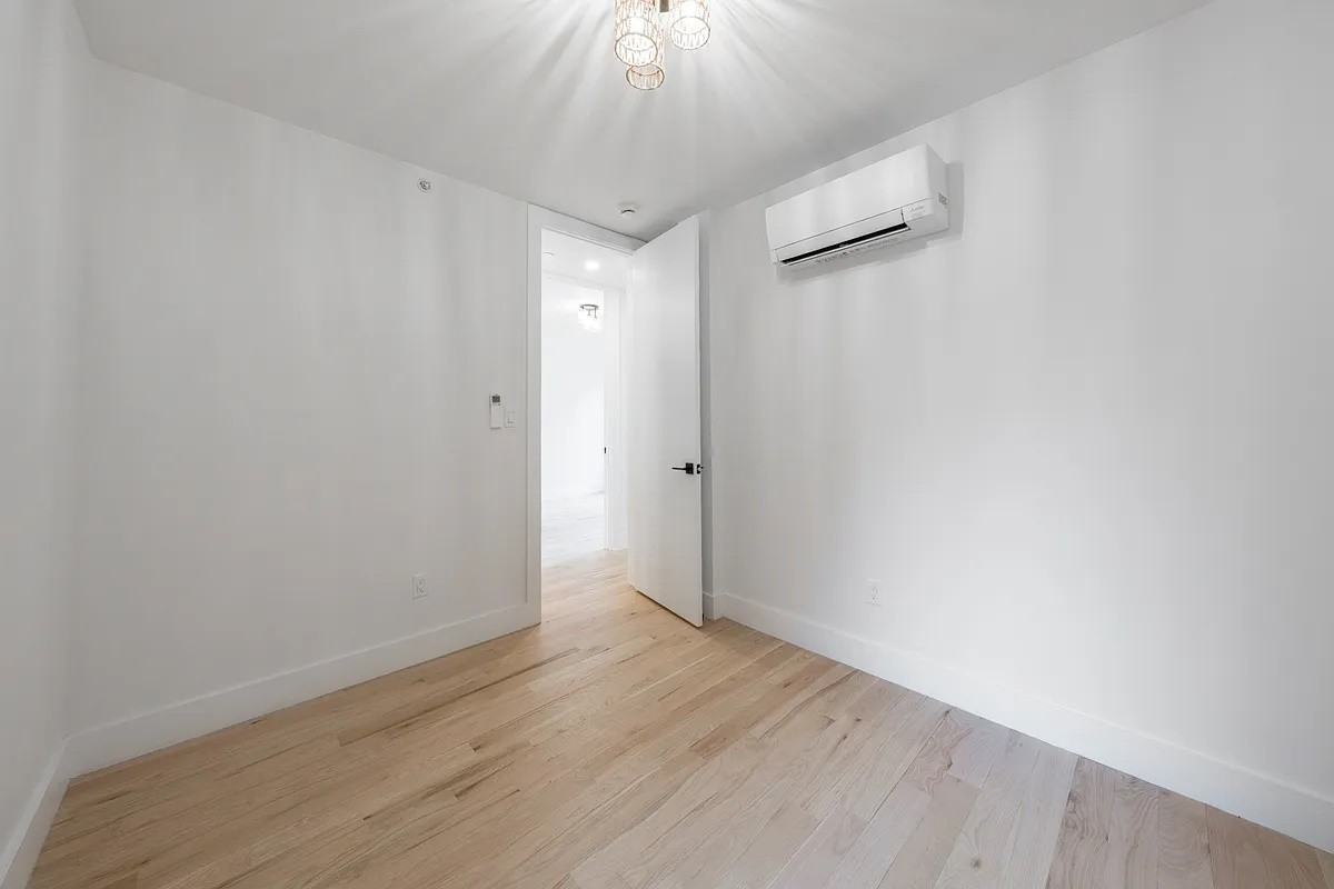 376 Montgomery Street #4 - Photo 5 of 6