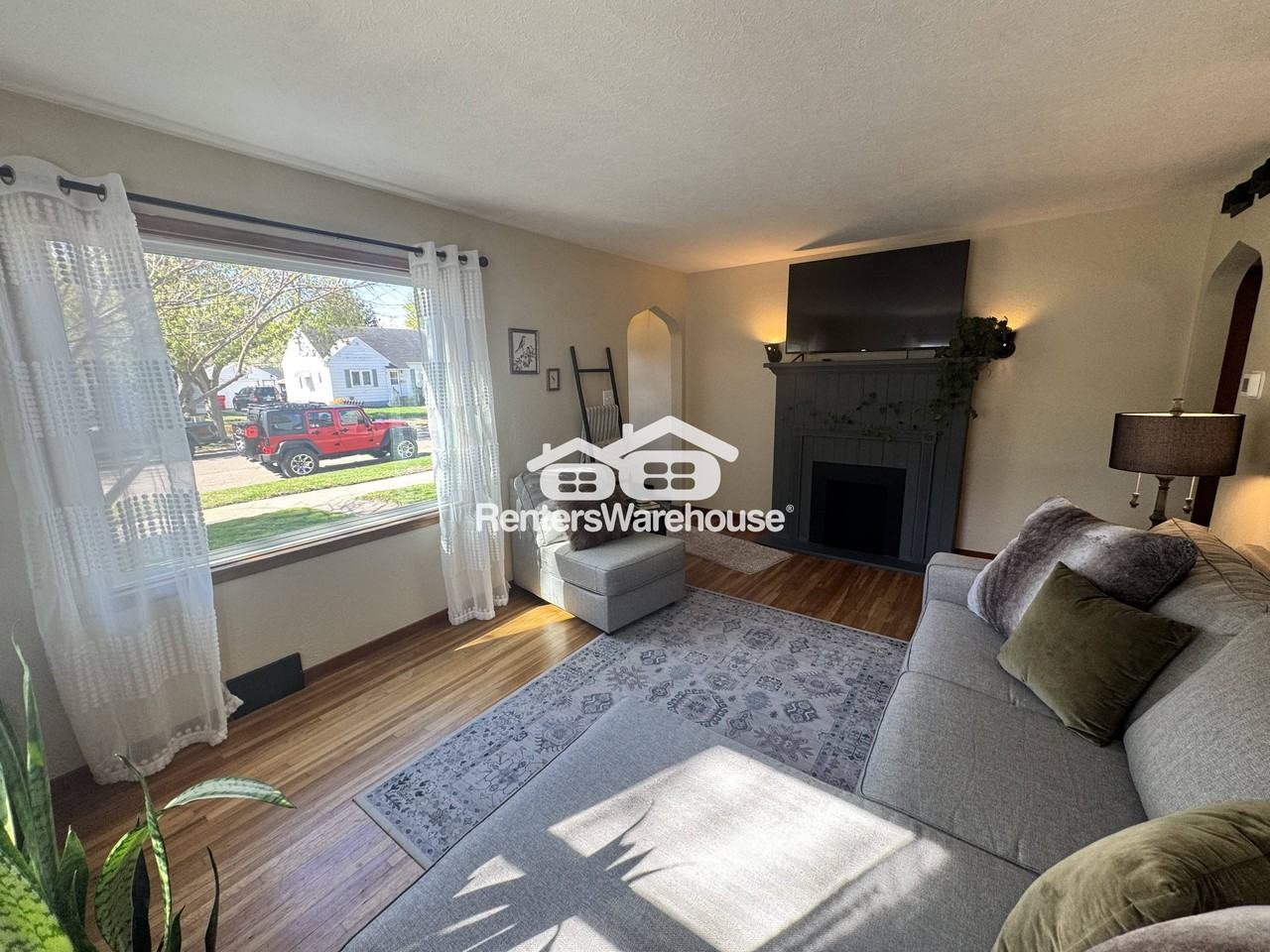 2111 1st Ave Se - Photo 5 of 33
