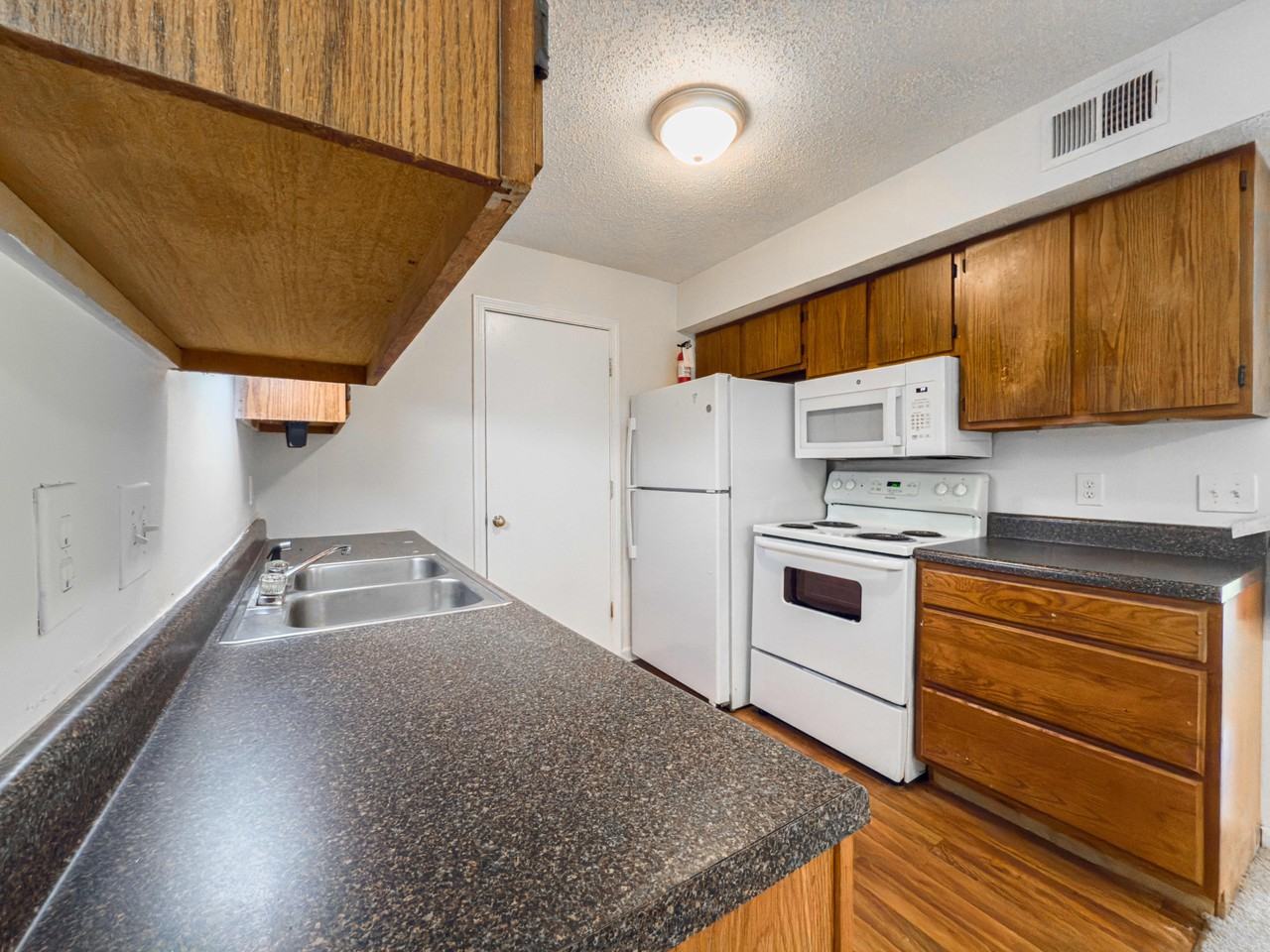 713 S Parker Dr Apt D #D - Photo 3 of 10
