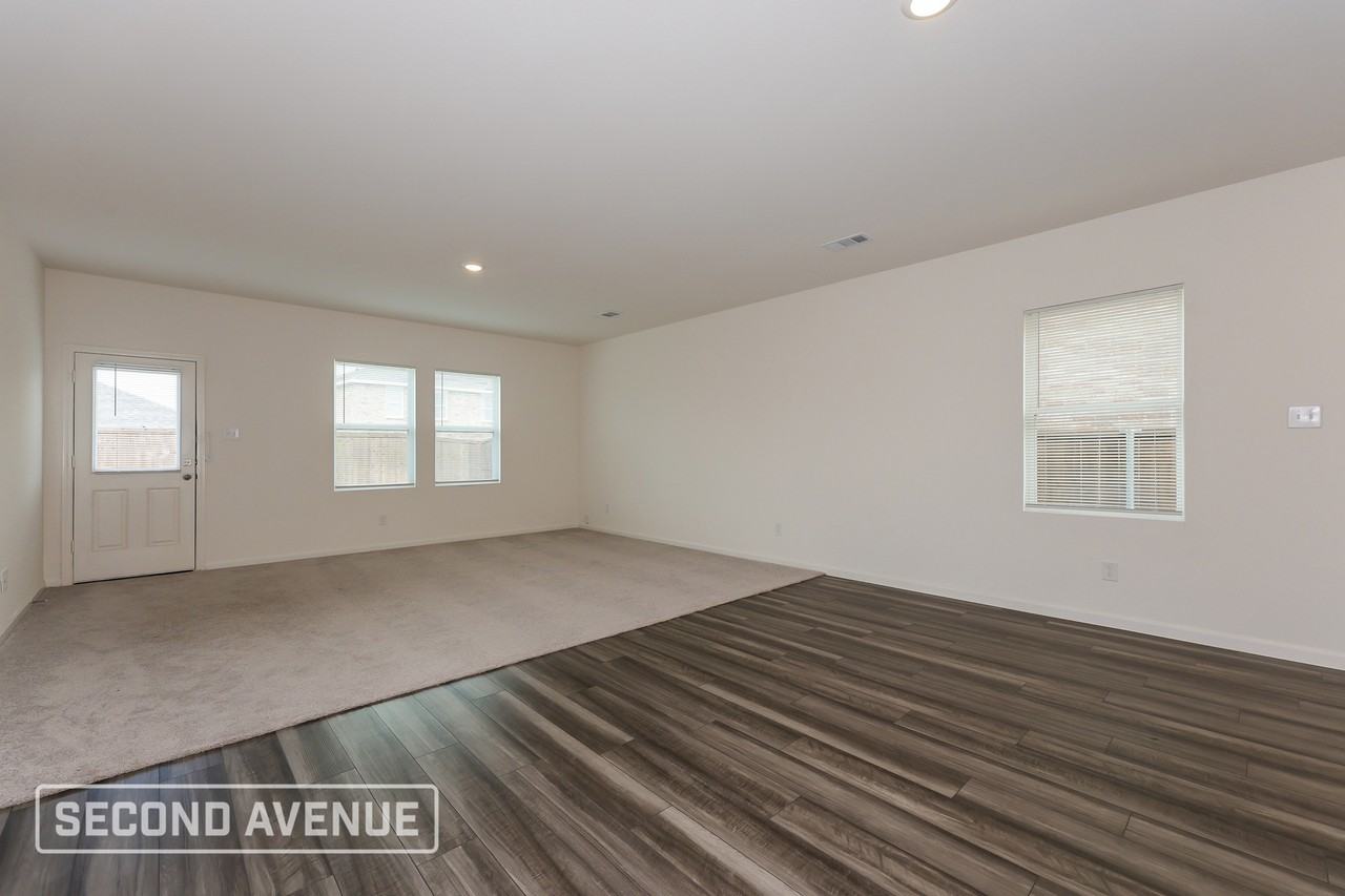 1869 Lockhart Dr - Photo 3 of 18