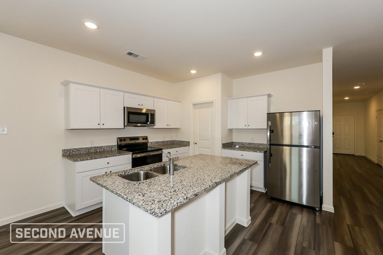 1869 Lockhart Dr - Photo 4 of 18