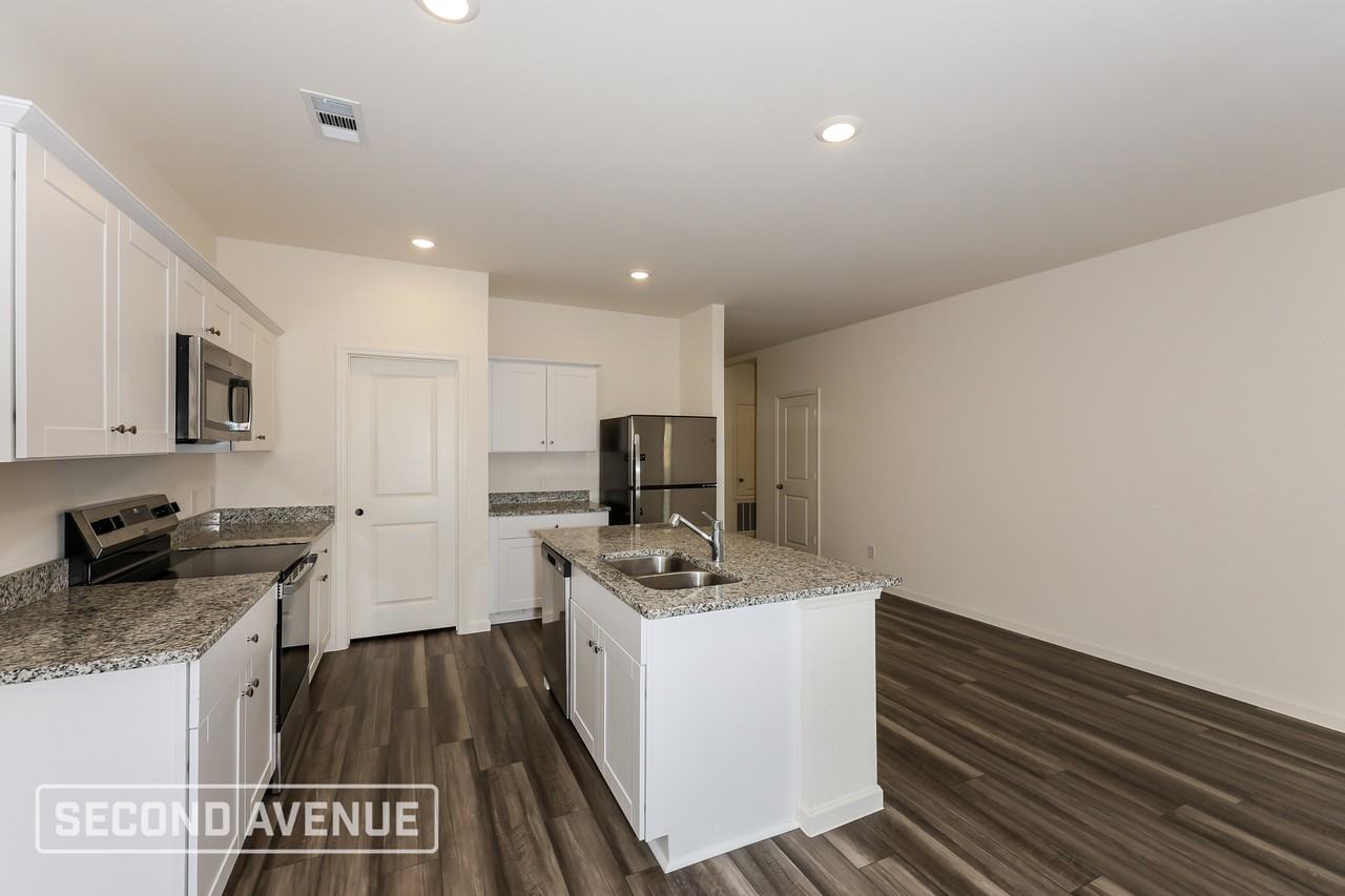 1869 Lockhart Dr - Photo 5 of 18
