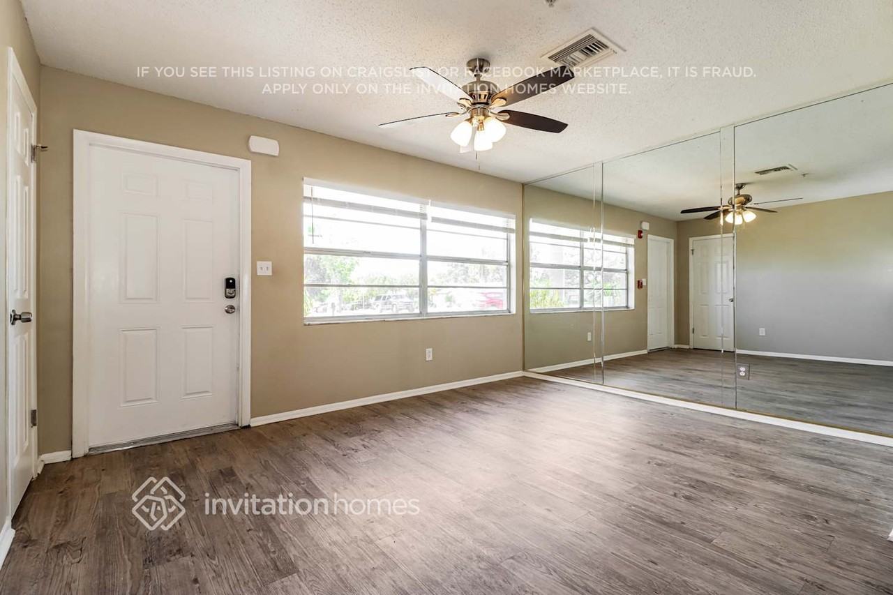 992 Union St - Photo 4 of 17