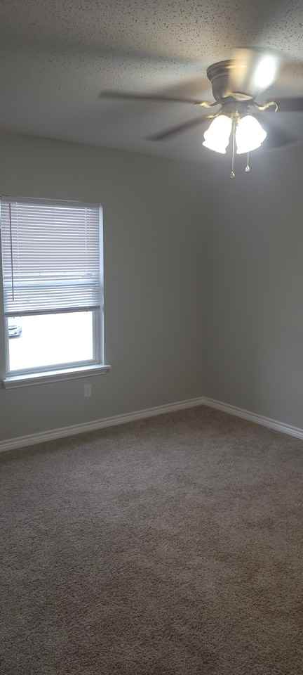 208 Northcross St - Photo 4 of 13