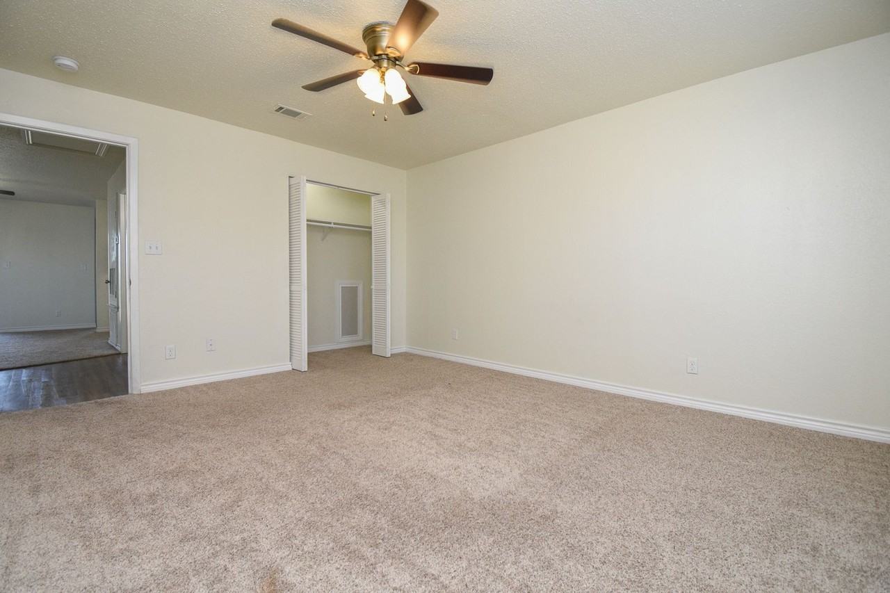 208 Northcross St - Photo 5 of 13