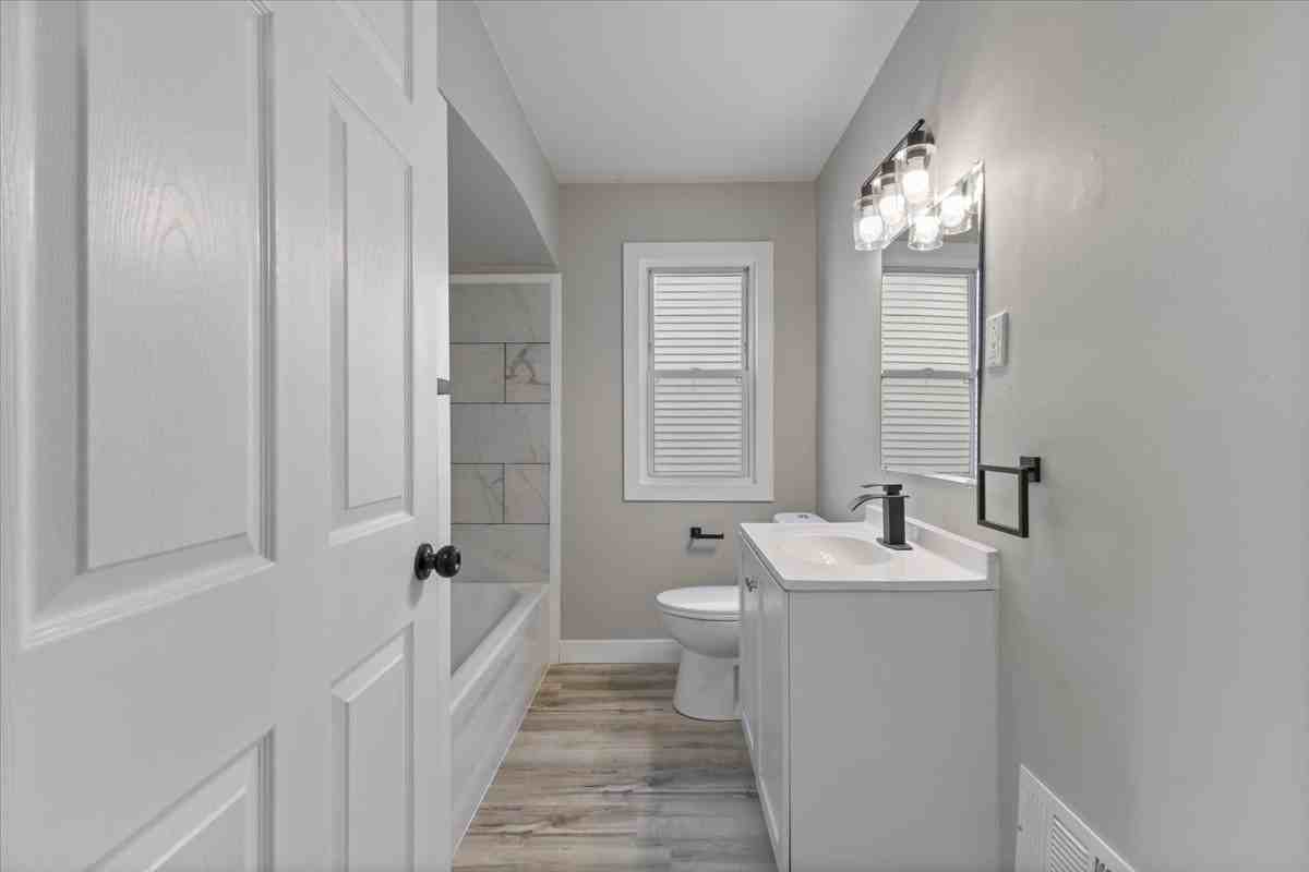 407 E Hayes Ave #1 - Photo 2 of 10