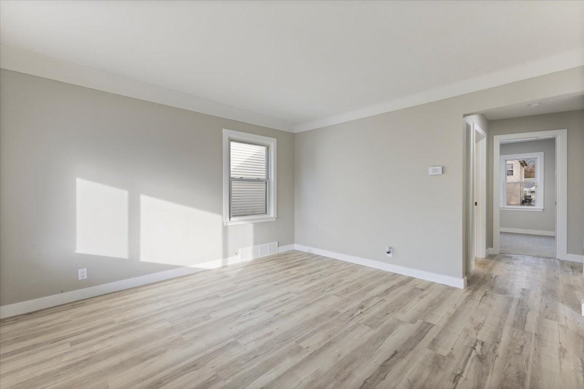 407 E Hayes Ave #1 - Photo 4 of 10