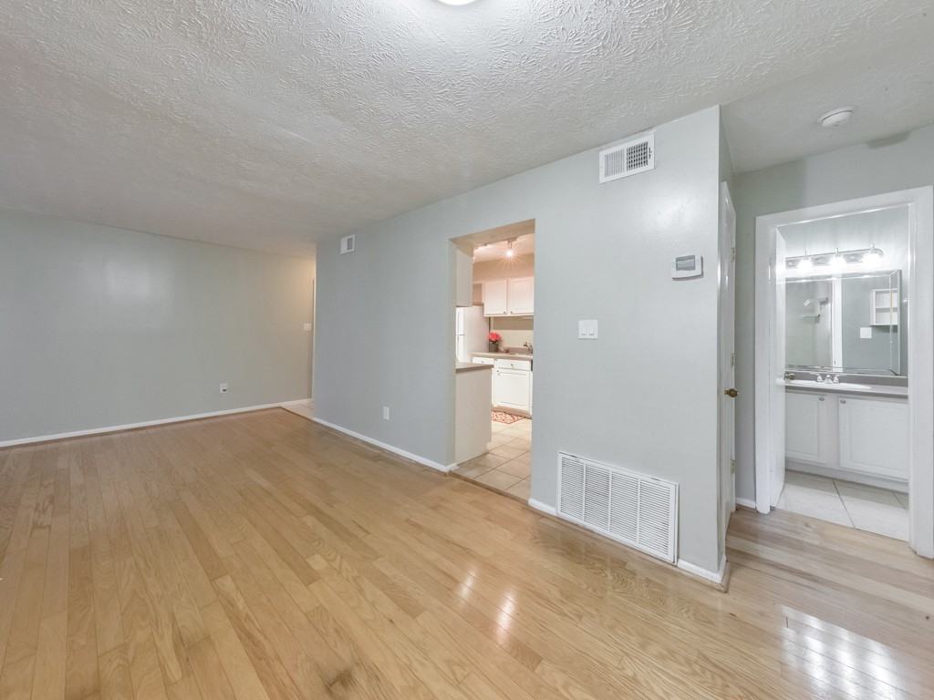 5155 Roswell Rd #1 - Photo 4 of 25