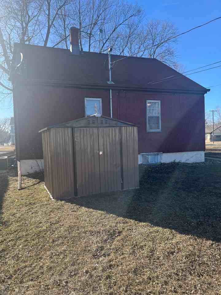 1704 S 8th Ave - Photo 2 of 16