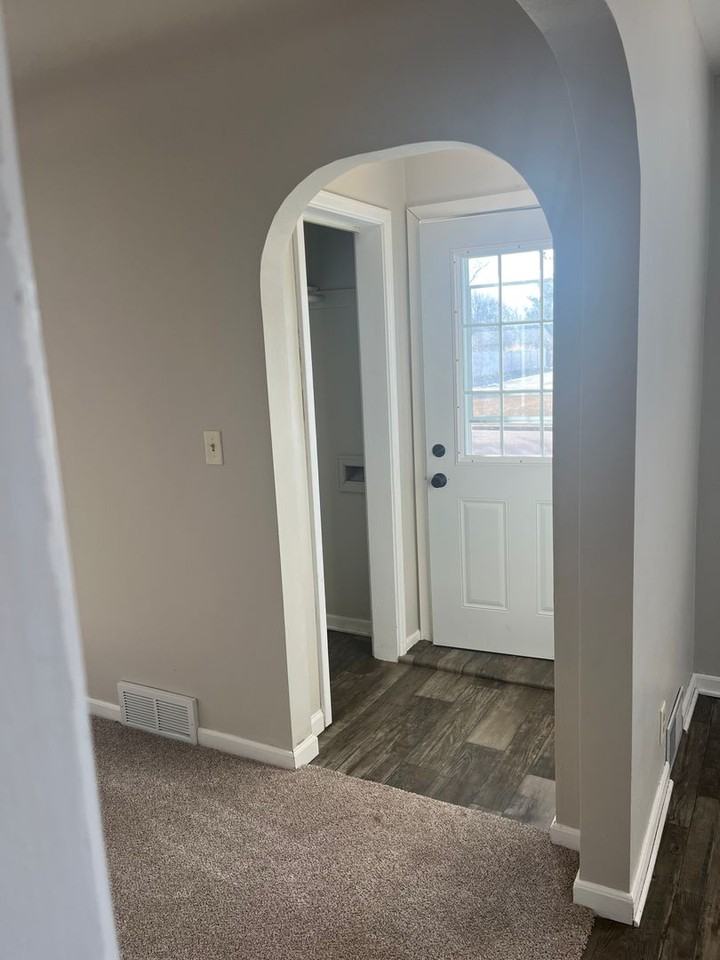1704 S 8th Ave - Photo 3 of 16