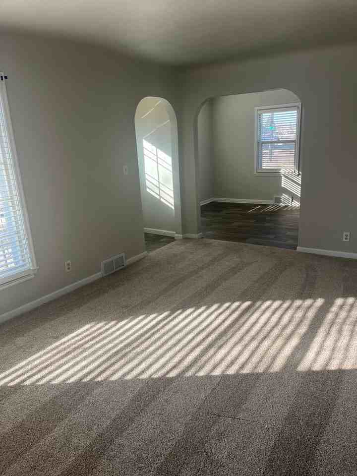 1704 S 8th Ave - Photo 4 of 16