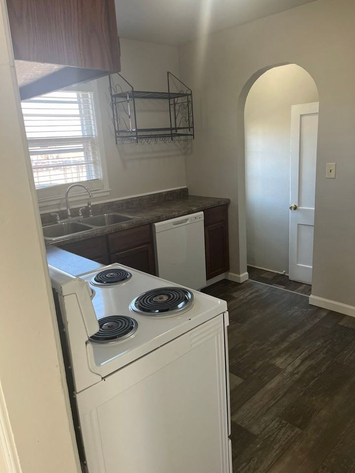 1704 S 8th Ave - Photo 6 of 16
