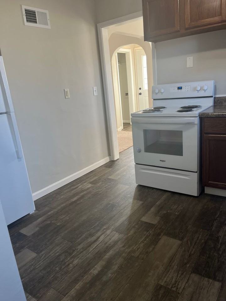 1704 S 8th Ave - Photo 7 of 16