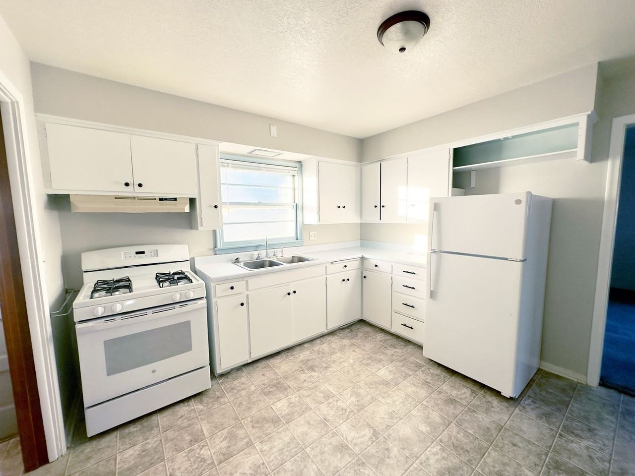 1718 S 7th Ave - Photo 3 of 9