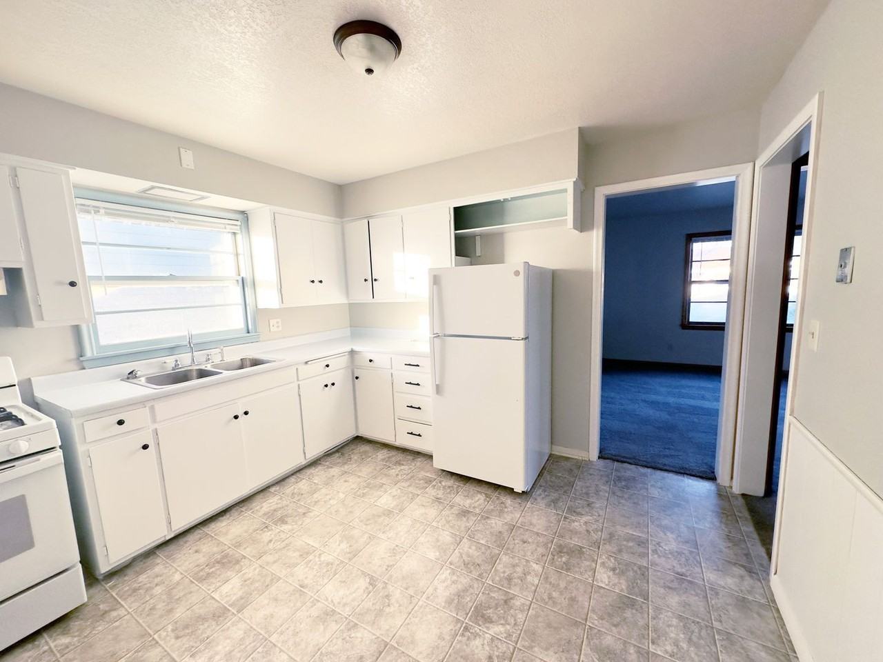 1718 S 7th Ave - Photo 4 of 9