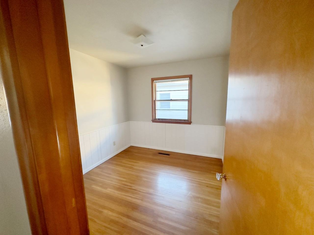 1718 S 7th Ave - Photo 5 of 9