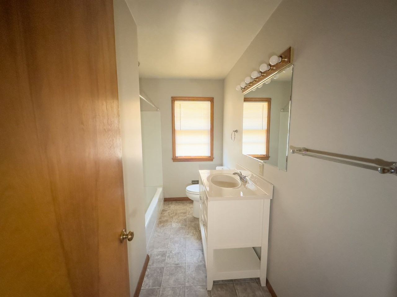 1718 S 7th Ave - Photo 7 of 9