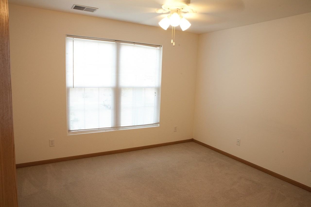 Hollow Creek IV Apartments - Photo 2 of 21