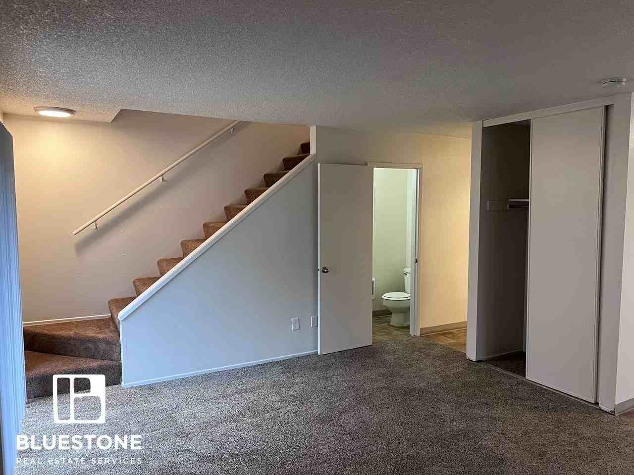King Manor in Milwaukie - Photo 2 of 9