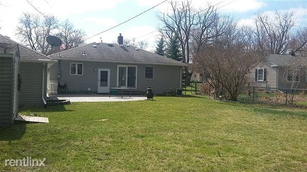 182 Croswell St - Photo 3 of 17